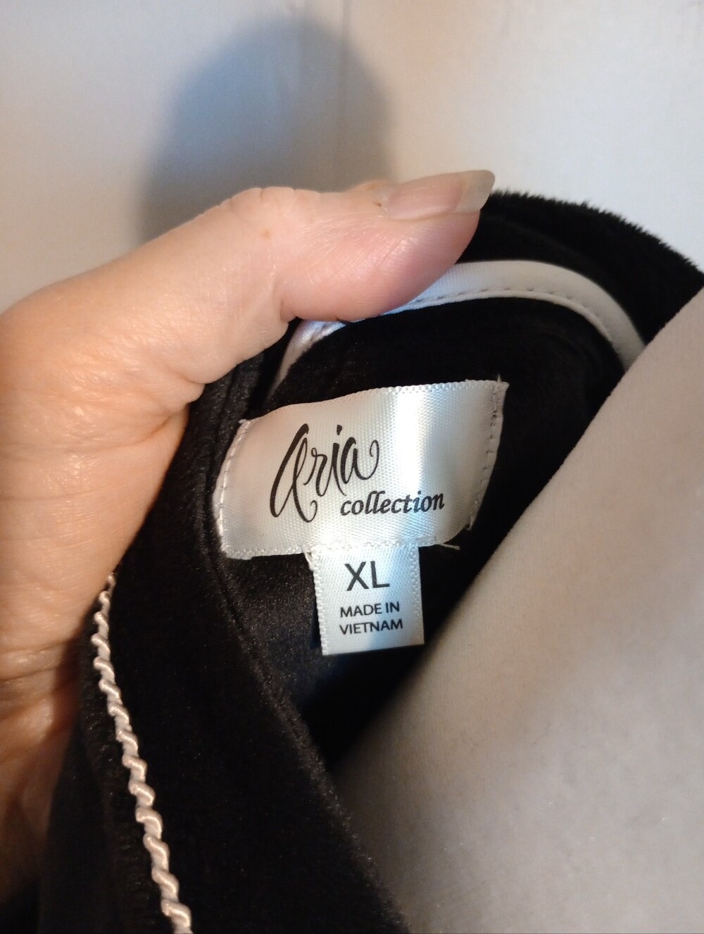 Aria Black Velvety Nightgown House Dress Granny Gown w/ Pockets Size XL Like New - Picture 7 of 9